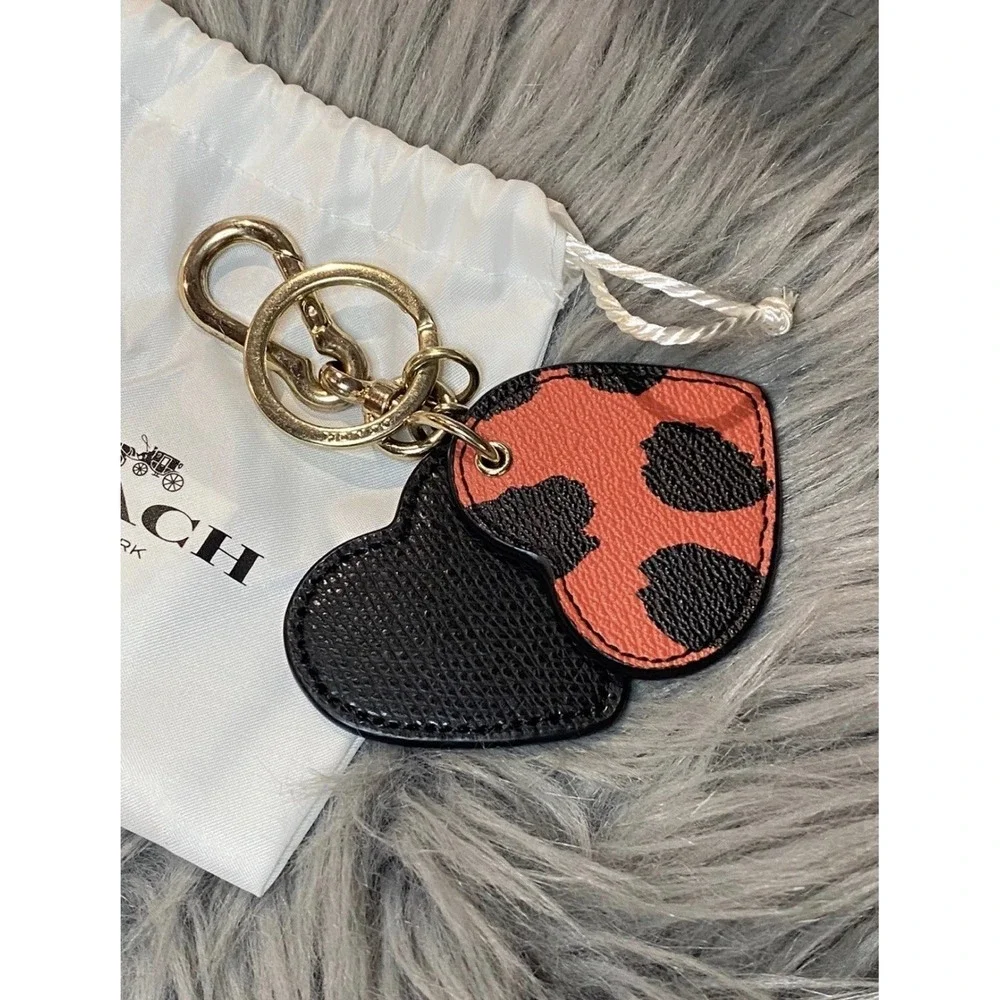 COACH LEATHER DOUBLE HEART MIRROR IN LEOPARD PRINT CHARM KEY CHAIN‎ FOB - F54917